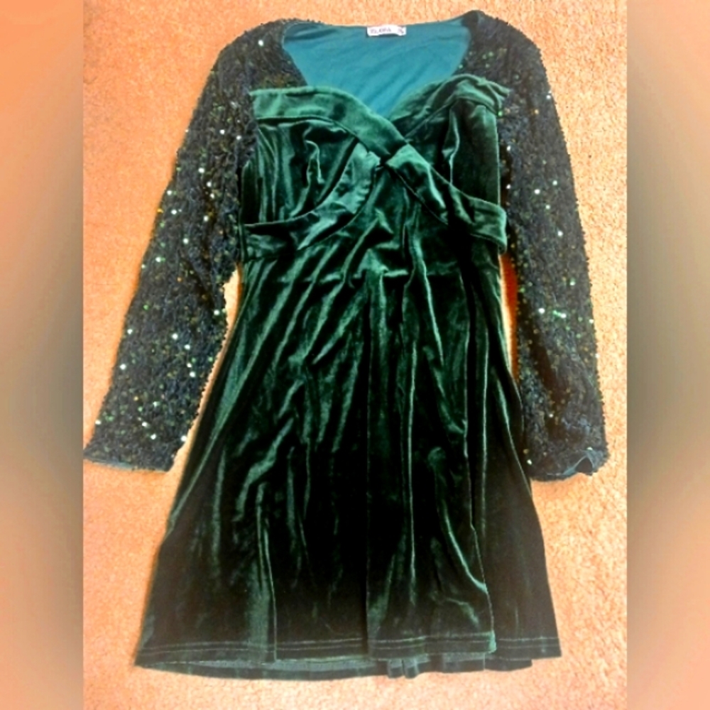 New Green Velvet Sparkly Holiday Dress with Sequin Sleeves Unworn Unused XL
